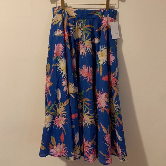 NWTBeatrice Valenzuela Riding skirt, blue print, 100% Linen, never worn
